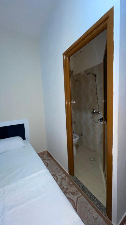 vila Osmenaj rent room Vlorë Buitenkant foto