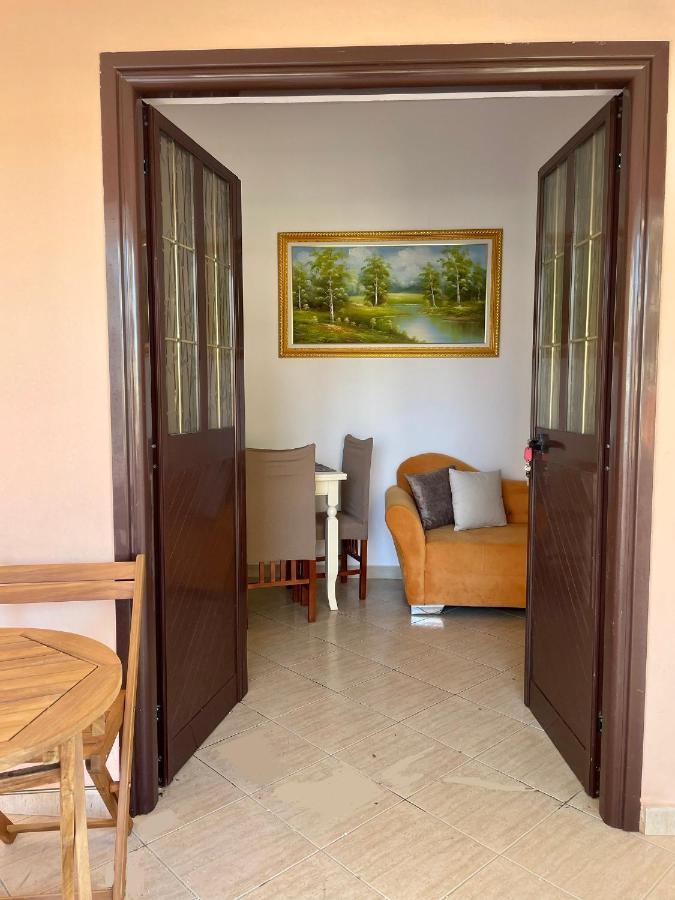 vila Osmenaj rent room Vlorë Buitenkant foto
